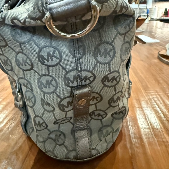 Michael Kors Monogram Gray Bag - Picture 3 of 16